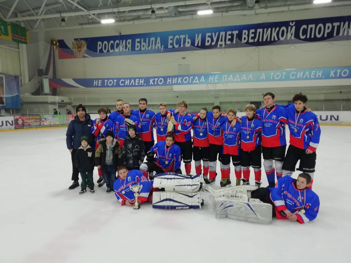 Турнир по хоккею с шайбой в Сасово: праздник спорта в День народного единства